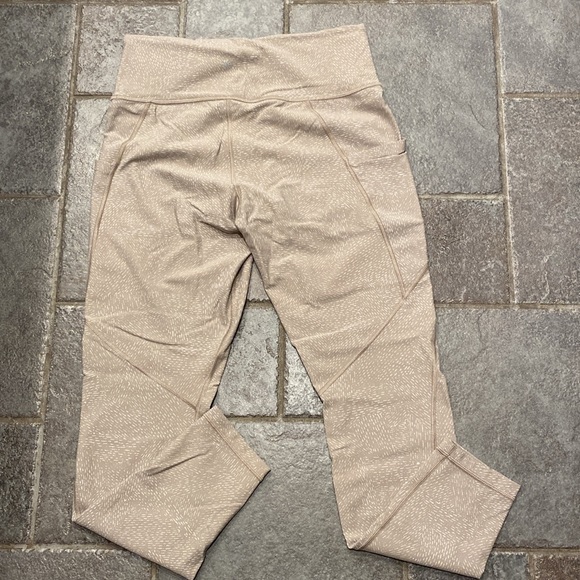 Athleta Salutation Stash Pocket Tight - Picture 3 of 3